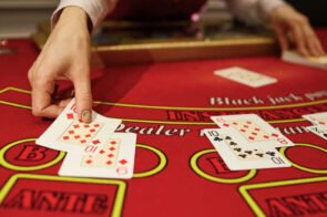 Cách Chơi Blackjack Và Mẹo Đếm Bài Hiệu Quả 