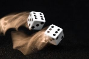 Tài Xỉu VJ88 có phải là trò chơi may rủi giúp người chơi kiếm tiền ổn định mỗi ngày?